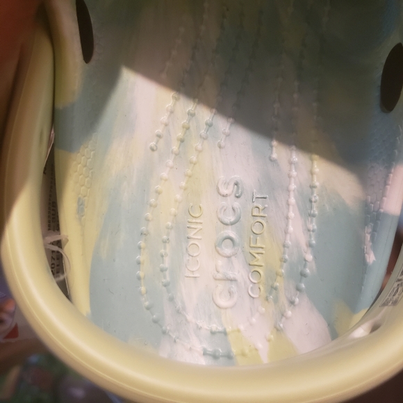 Green and Blue Tie Dye Platform Crocs size 10 new with tag - Picture 4 of 5